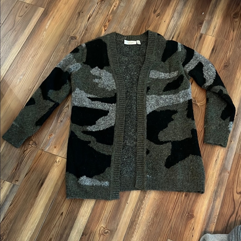 BB Dakota Black and Gray Camouflage Cardigan
